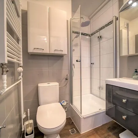 - Haus F, App 0f0808 شقة *